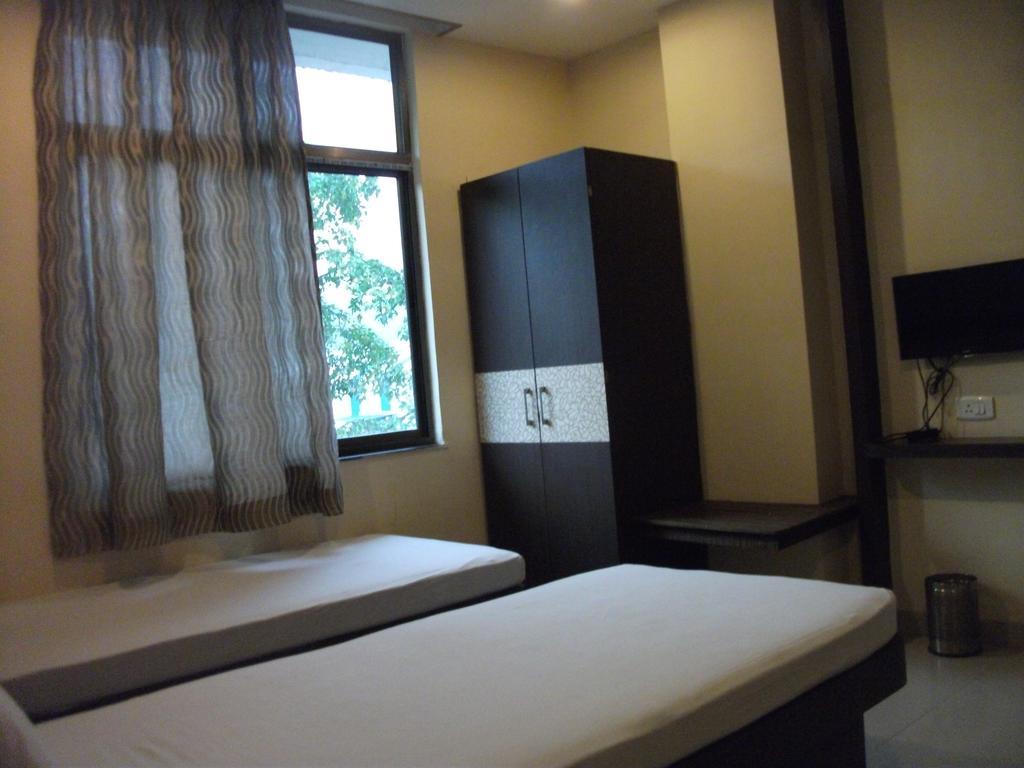 Hotel Parashuram Guwahati Bagian luar foto