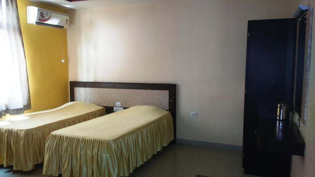 Hotel Parashuram Guwahati Bagian luar foto