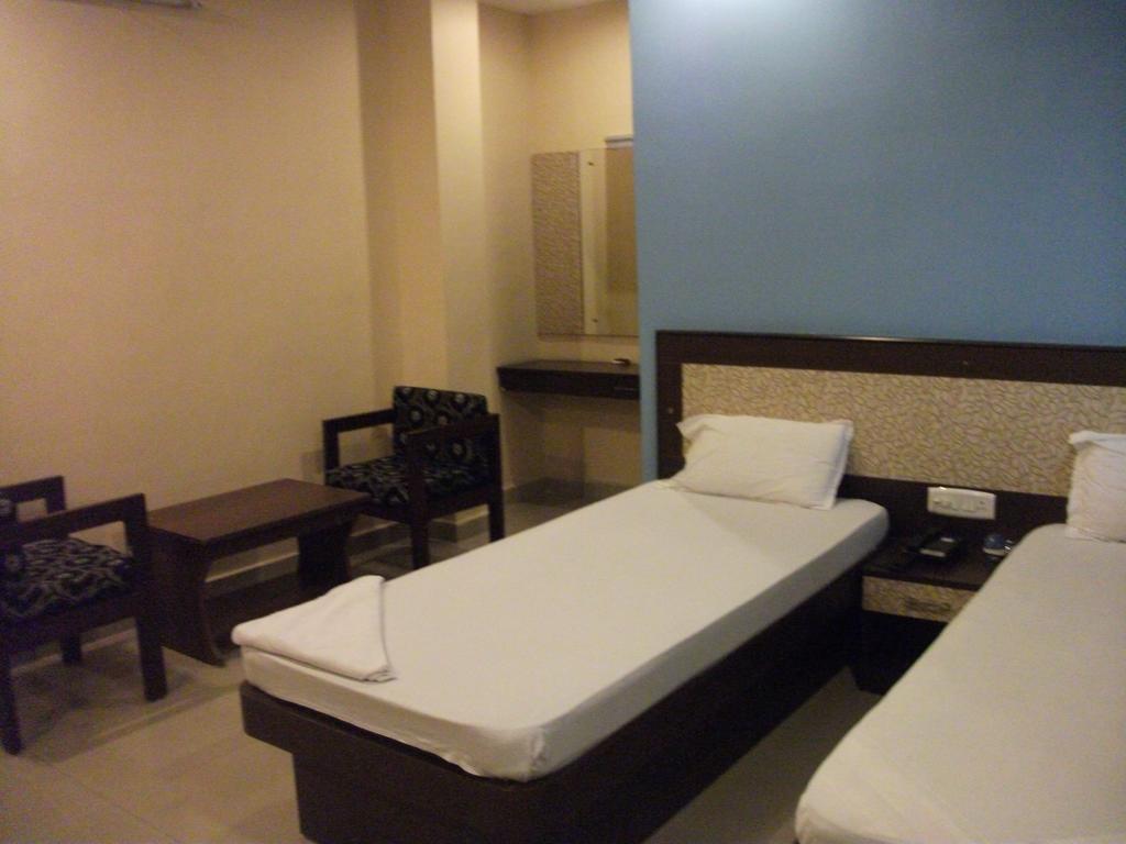 Hotel Parashuram Guwahati Bagian luar foto