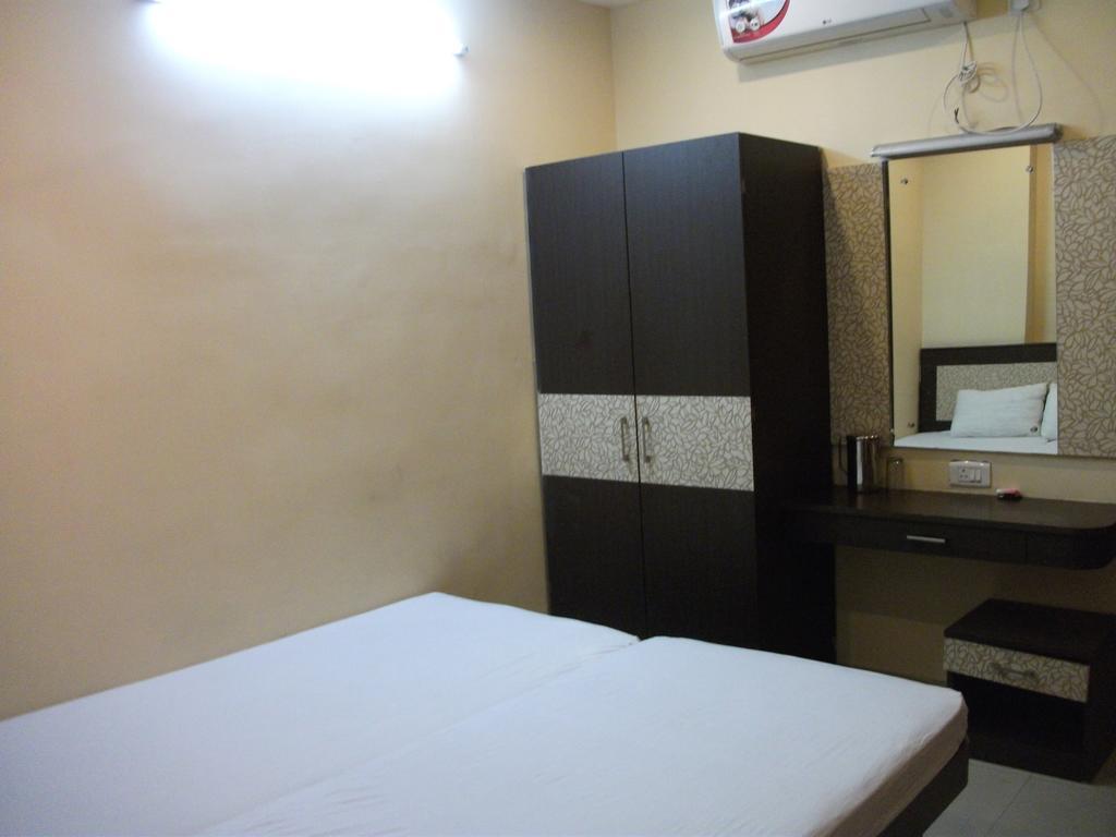 Hotel Parashuram Guwahati Bagian luar foto
