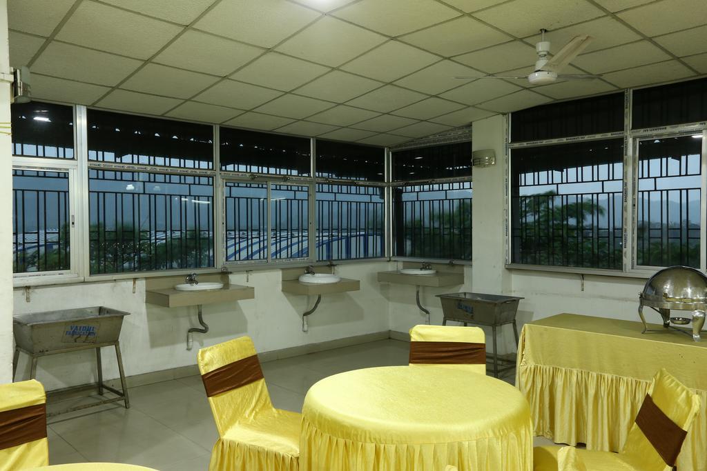 Hotel Parashuram Guwahati Bagian luar foto
