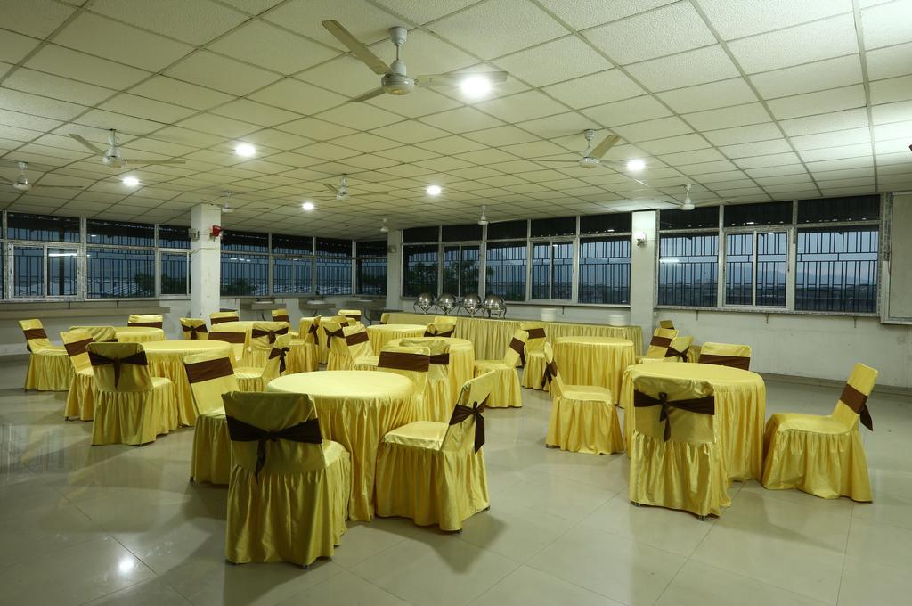 Hotel Parashuram Guwahati Bagian luar foto