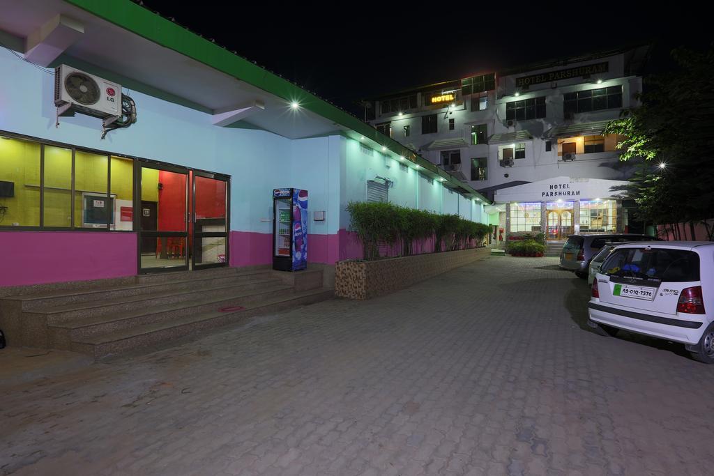 Hotel Parashuram Guwahati Bagian luar foto