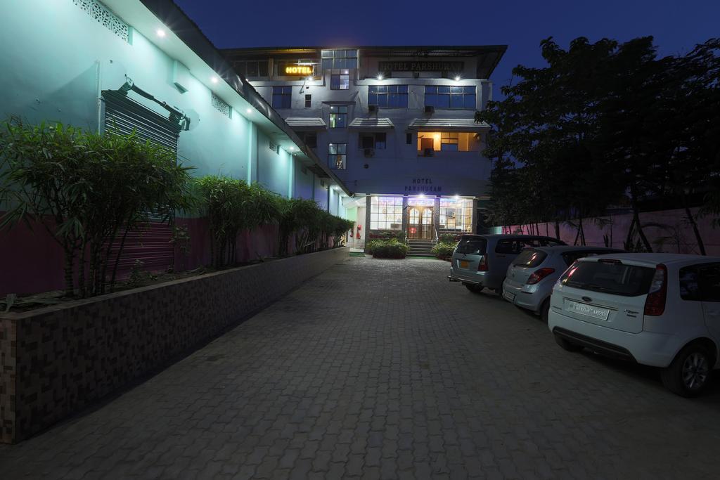 Hotel Parashuram Guwahati Bagian luar foto